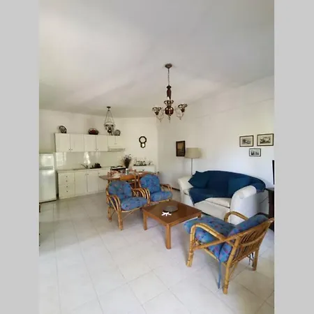 Apartment Sunny Appartment, By The Sea